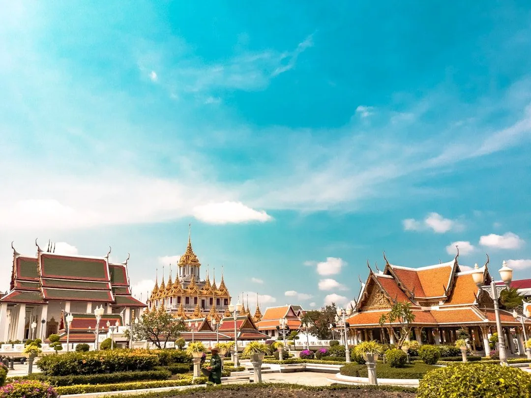 Walking Bangkok: Five Routes and the Heat Problem